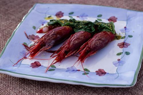 GAMBERONE-ROSSO-DI-MAZARA-AL-TENERUME-DI-ZUCCHINE-1-2